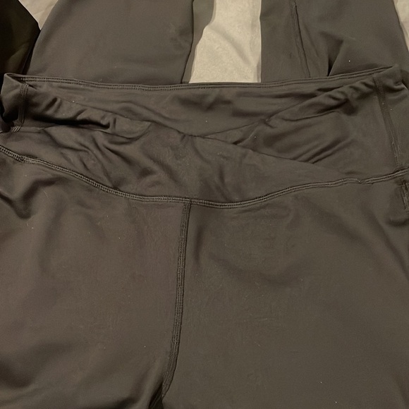 Core 10 Women's Cross Waist Legging with Pockets- 26" - Picture 2 of 3